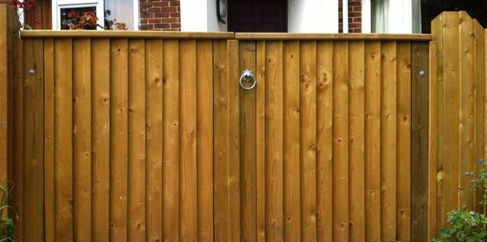 Pair of featherboard gates