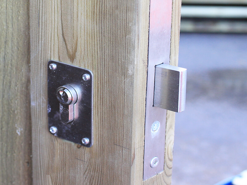 gate lock for better garden security