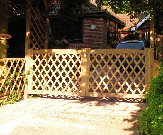Pair of Jaktop Gates