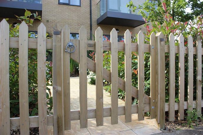 Palisade garden gate
