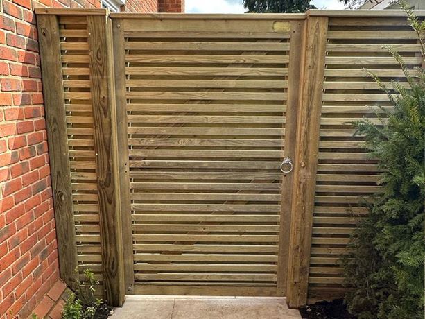 venetian-hit-and-miss-garden-gate