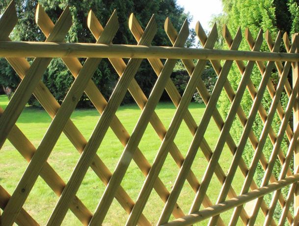 Close up back of Jaktop fence