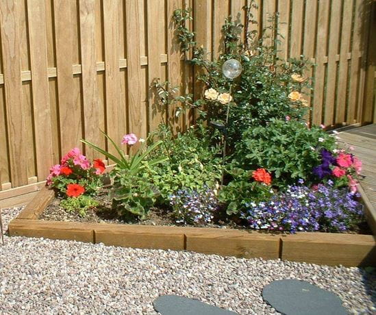 Jakwall Flower bed