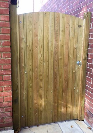 Arched top Garden Gate installed with wall plates