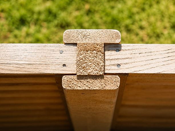 H fence post