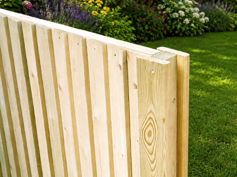 Slotted garden fence post
