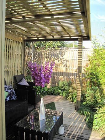 woven garden shelter with sides