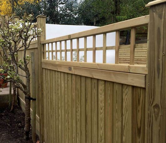 TnG fence panel with square Trellis