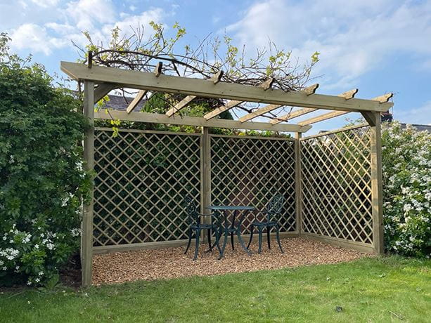 Full height diamond trellis panels