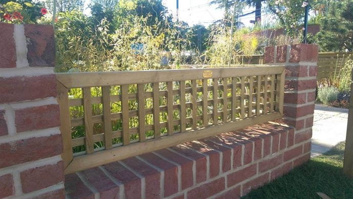 Lattice short Trellis between wall