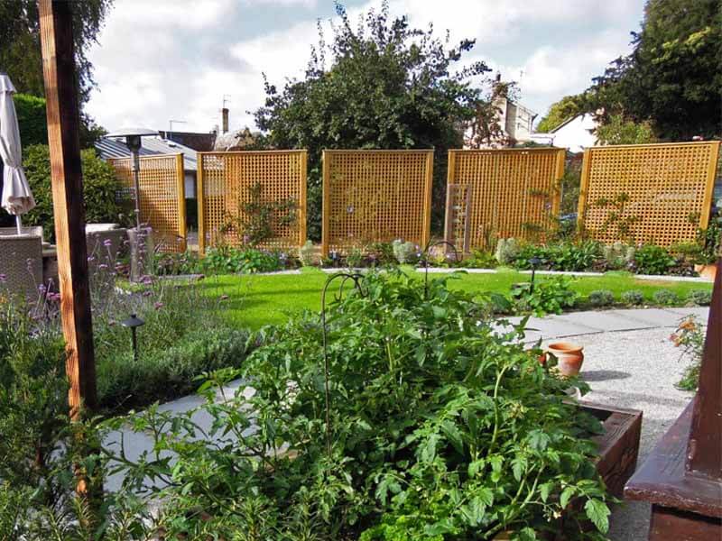 tartan trellis as garden screens