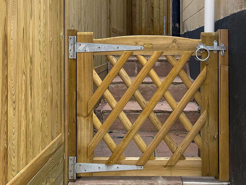 Jaktop wooden gate