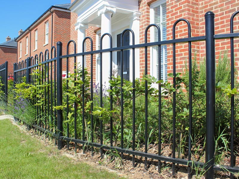 Bow top metal railings