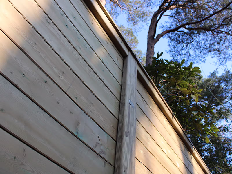 Noise reduction barrier