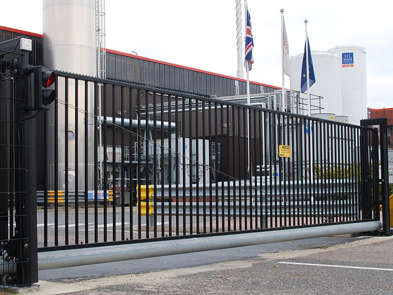 Cantilever sliding gate