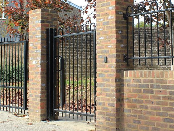 Black bow top gate