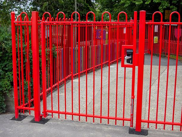 Bow top gate