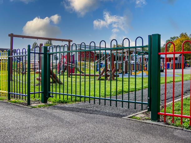 Green bow top gate