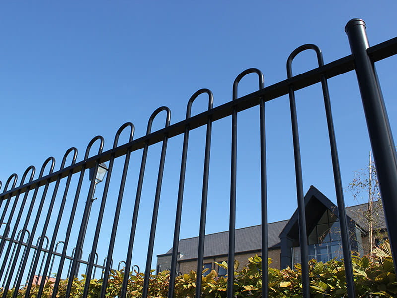 Metal bow top fencing