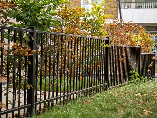 Metal low height railings