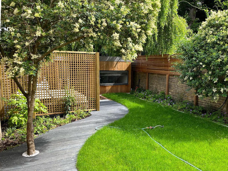 Lattice fence panels for hot tub garden screen for wellness gardens