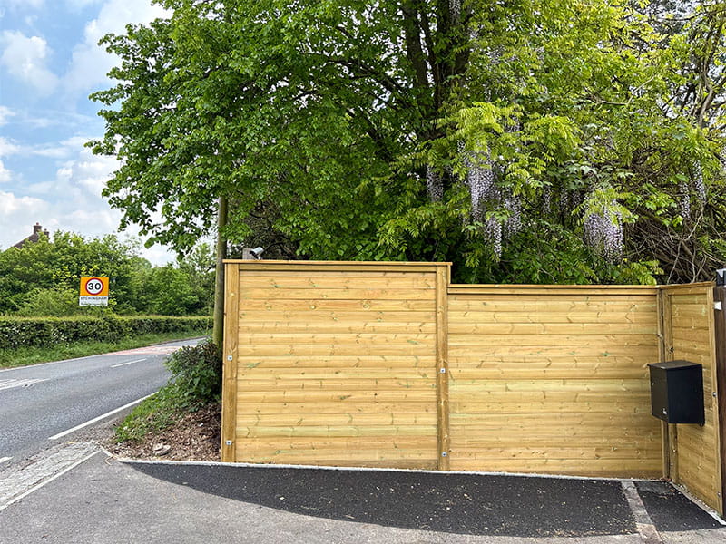 Acoustic fencing for traffic noise