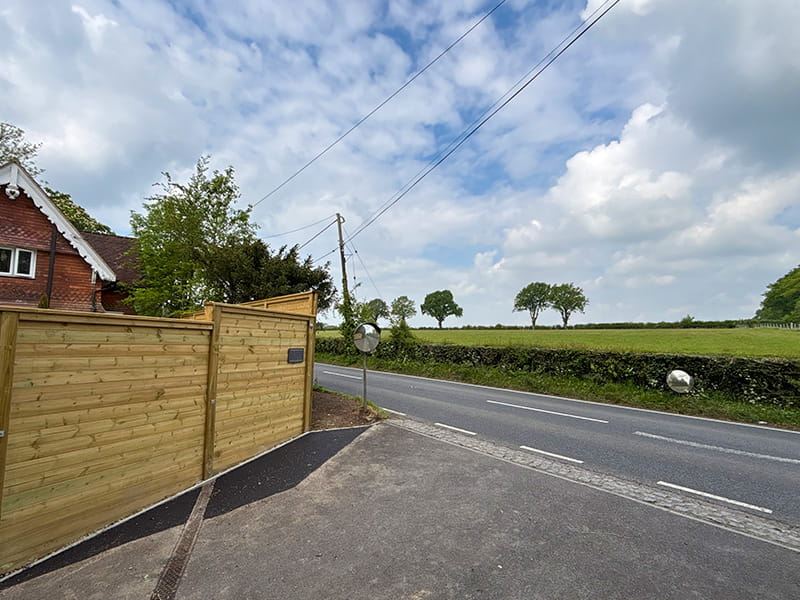 Acoustic fencing to reduce road noise