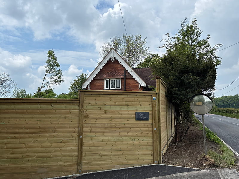 acoustic fencing around garden