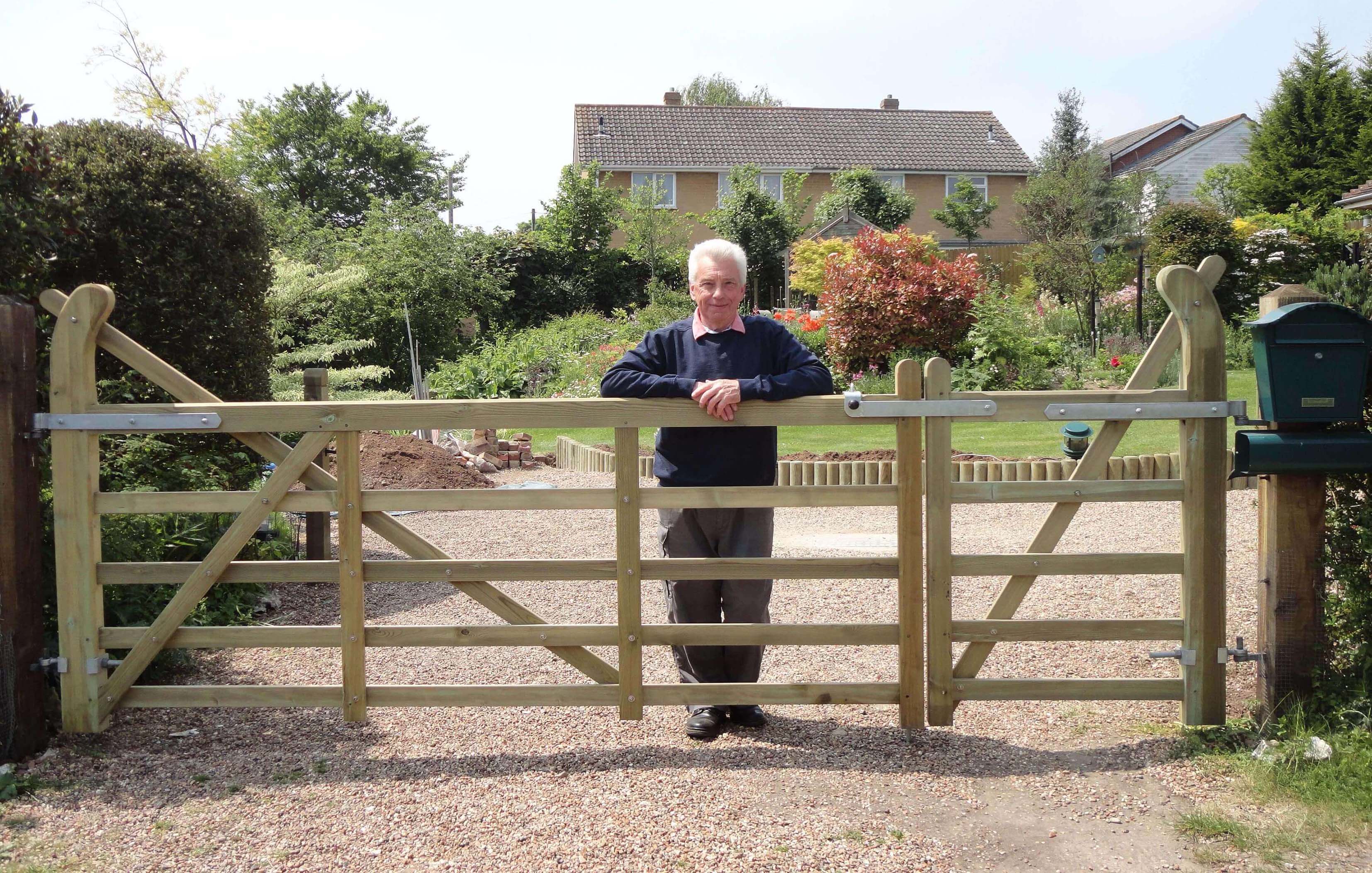 richard and his new pair of entrance gates