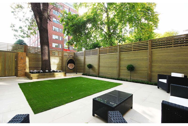 Contemporay timber fencing and garden