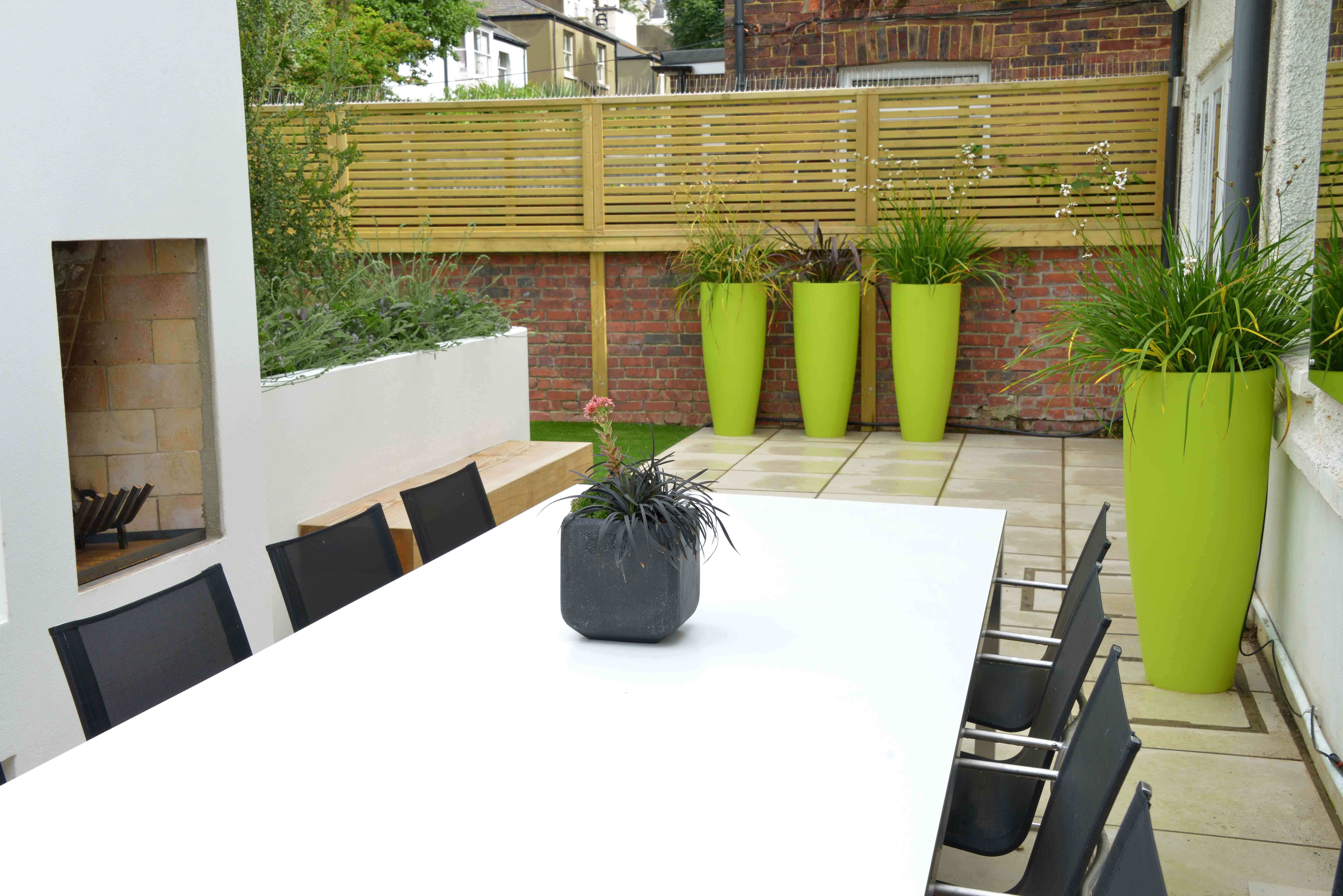 Dining area surrounded by Venetian on cranks