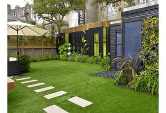 Inspired contemporary garden design uses Venetian panels