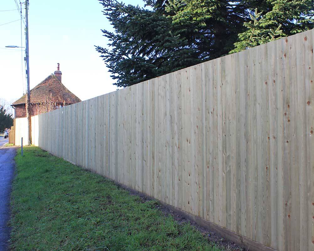 Local Ashford Installer replaces damaged fence with Traditional