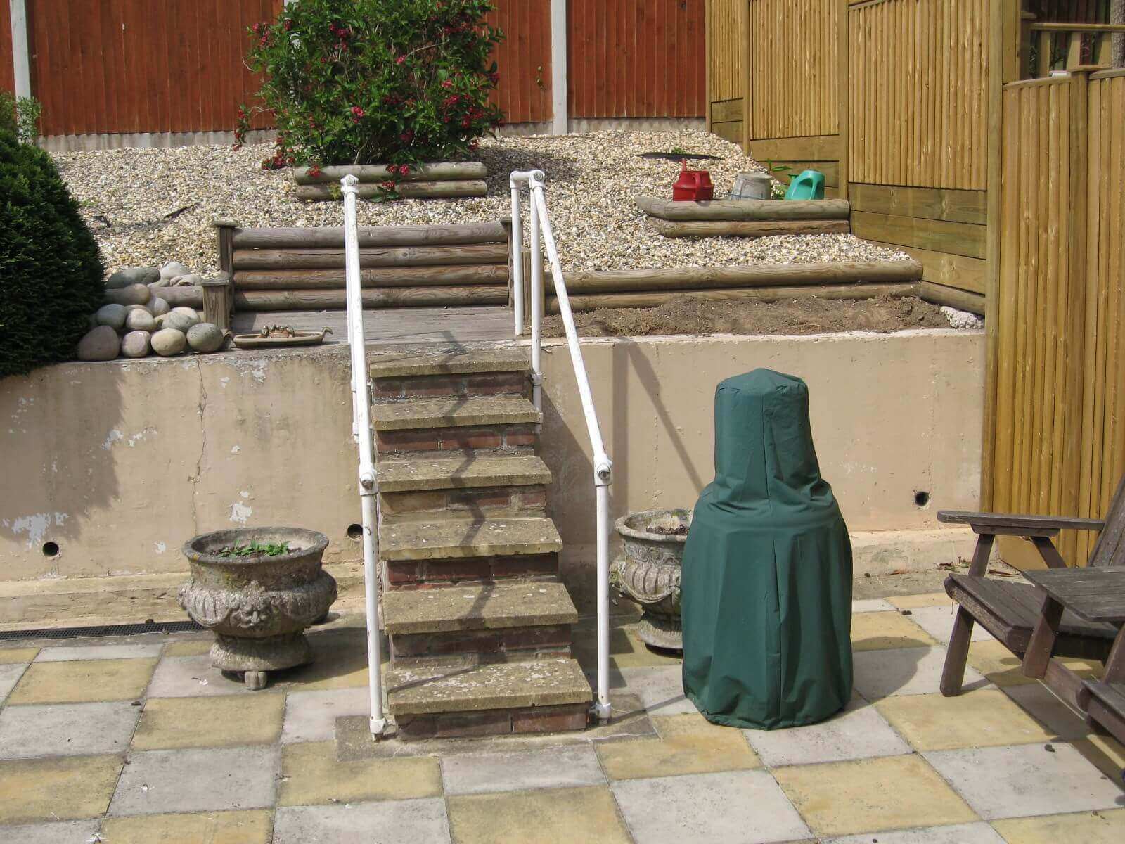 Featherboard with gravel board near stairs