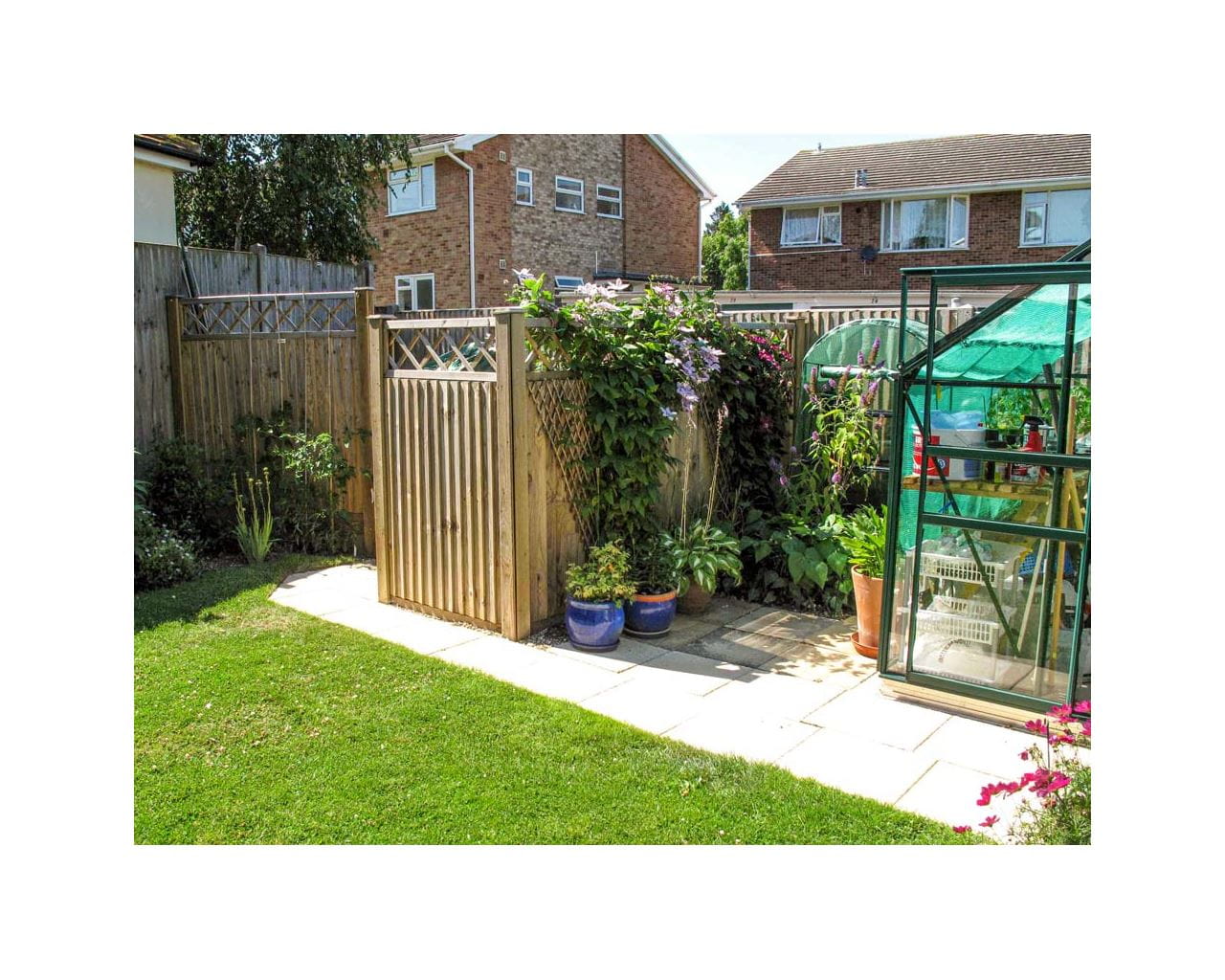 Garden storage space from fencing