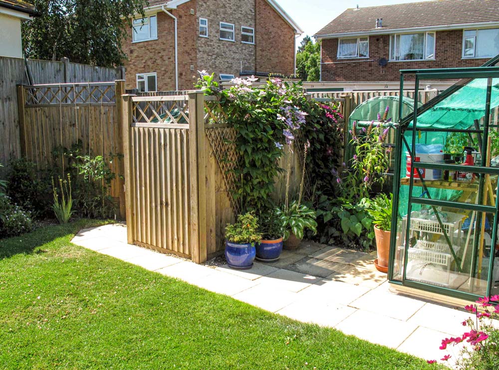Garden storage space from fencing