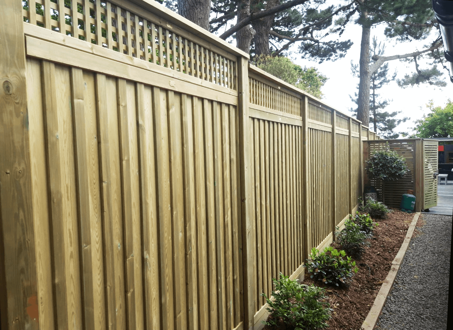 Chilham fence panel and lattice trellis