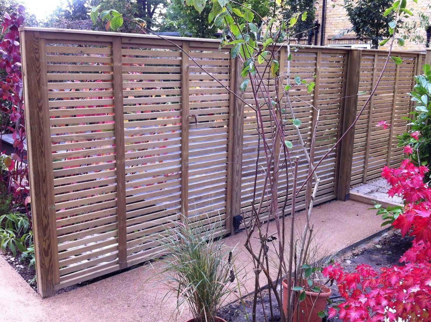 Venetian fence panels used as a garden screen