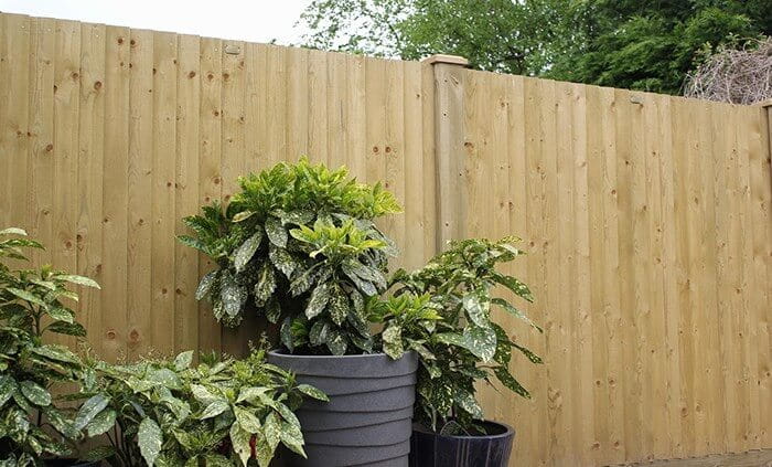 Featherboard closeboard fencing panels