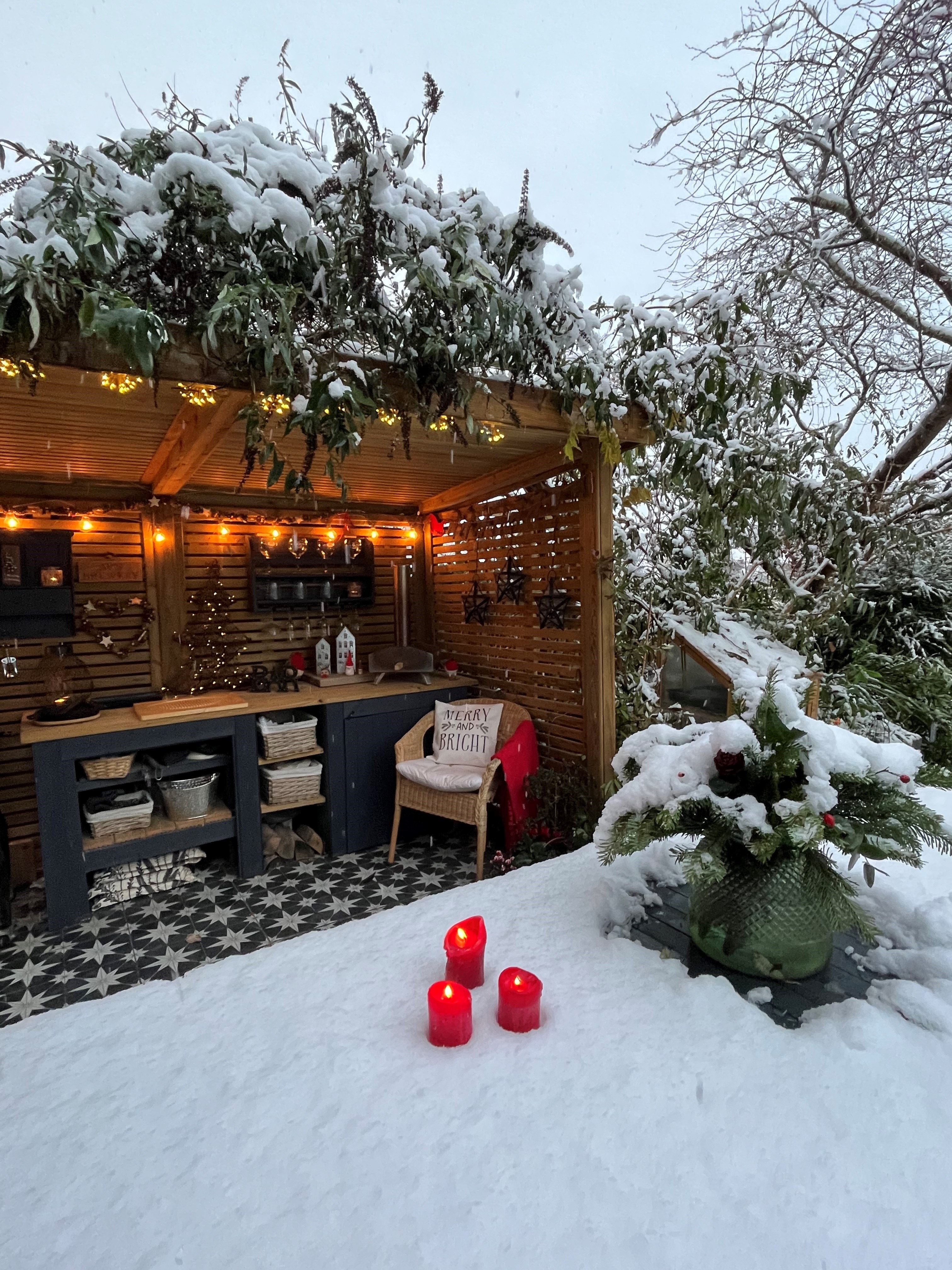 garden shelter in winter