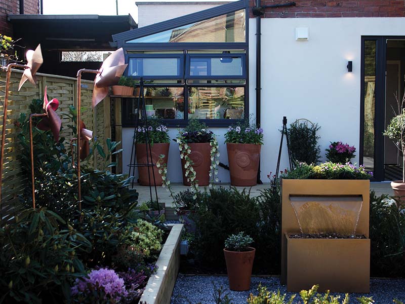 how to decorate a garden fence