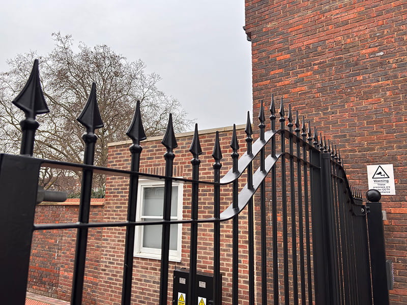 Arched top metal gate