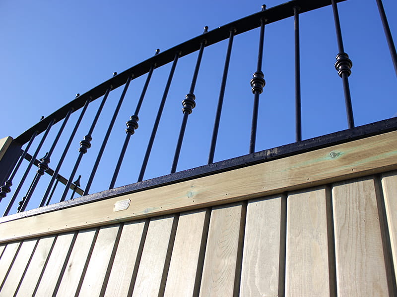 Modern Metal Railing Topper