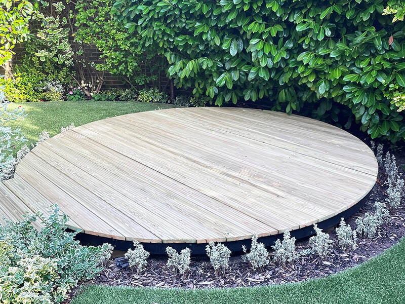 circles for narrow gardens