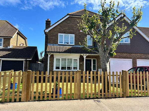 Picket fencing