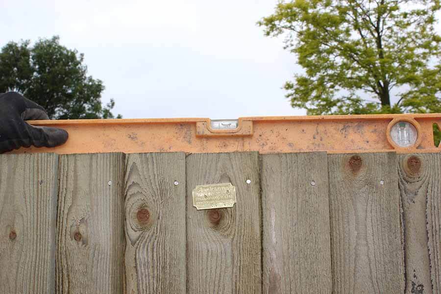 fence panels level