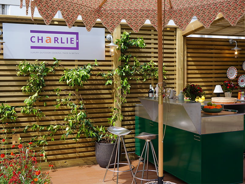 Outdoor Kitchen with Venetian Hit and Miss Fencing Outdoor Kitchen with Venetian Hit and Miss Fence Panels
