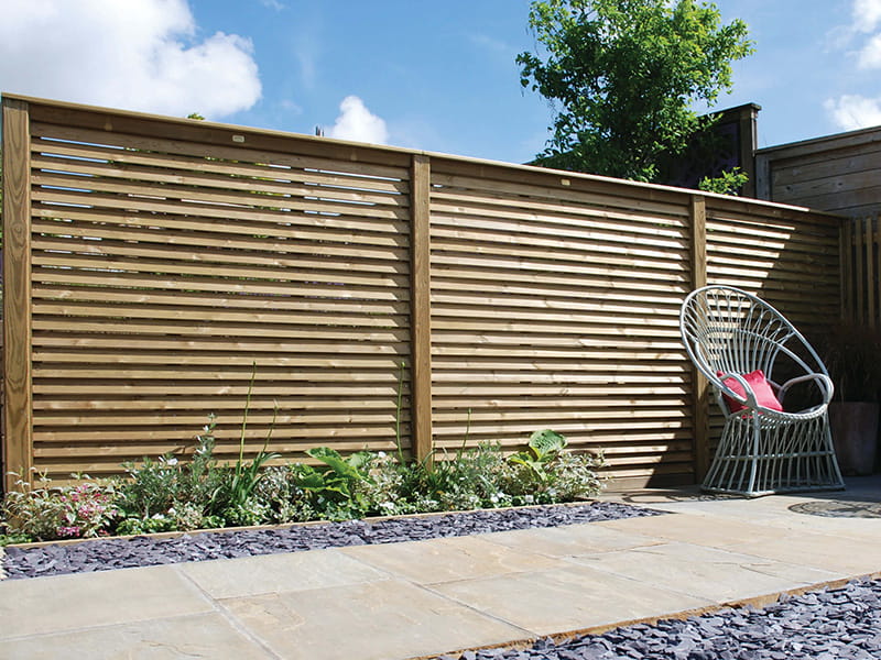 Angled privacy slat fence panels