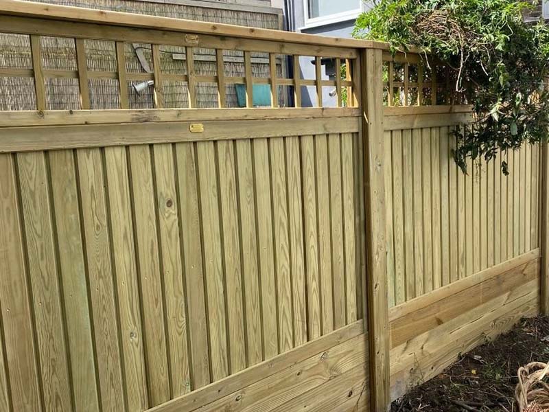 fence installer small panel