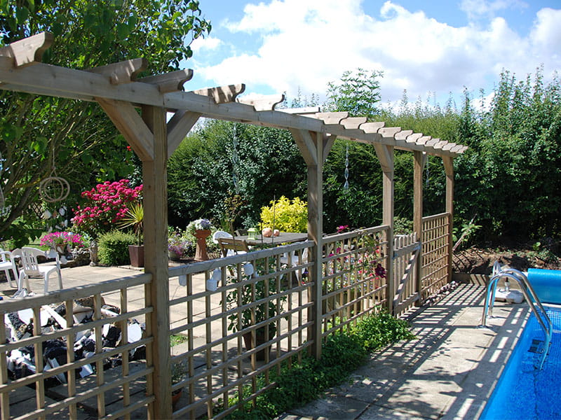 Single garden pergolas for swimming pools